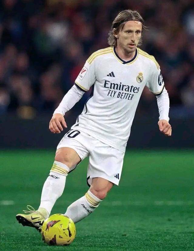 中后卫极限拦截救球队一命